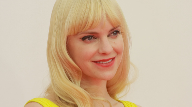 Anna Faris smiling