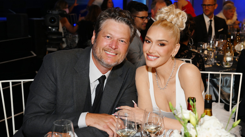 Blake Shelton and Gwen Stefani smiling