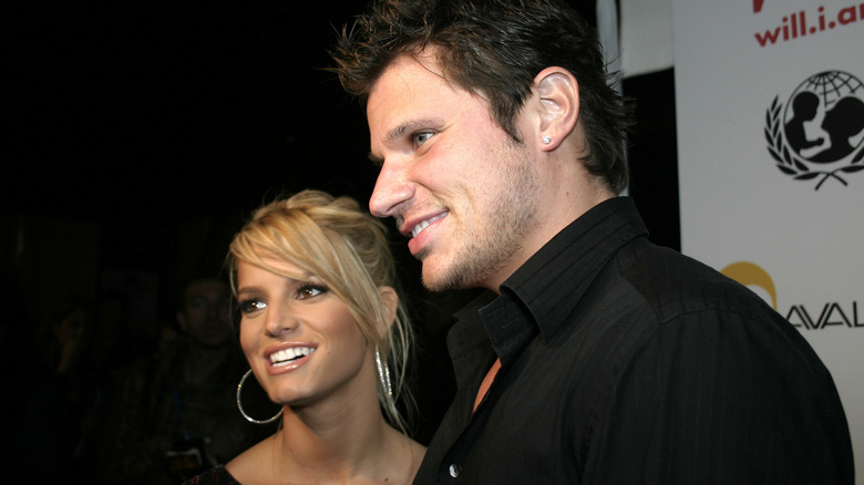 Jessica Simpson and Nick Lachey smiling