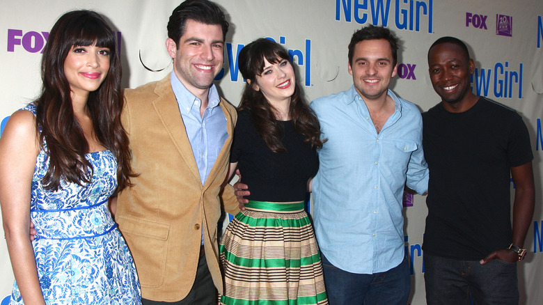 Zooey Deschanel poses with the cast of 'New Girl' in 2013