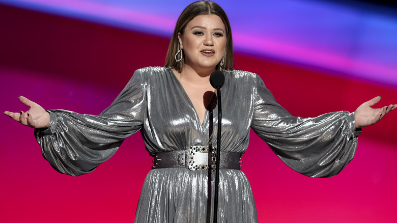  Kelly Clarkson presents the Defensive Rookie Player of the Year Award at the NFL Honors show at the YouTube Theater