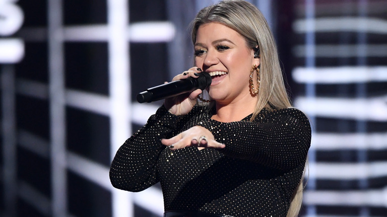 Kelly Clarkson at the 2018 Billboard Music Awards