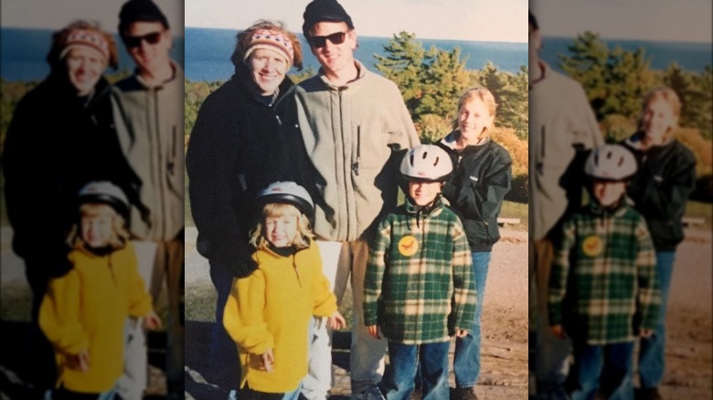 Kat Timpf as a young girl posing with family
