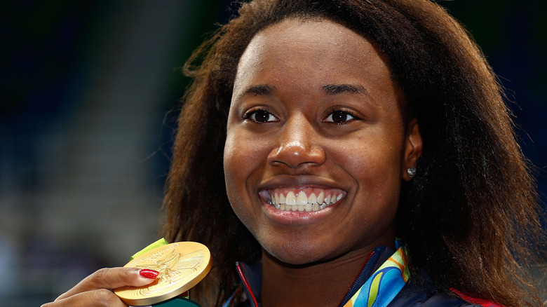 Simone Manuel gold medal