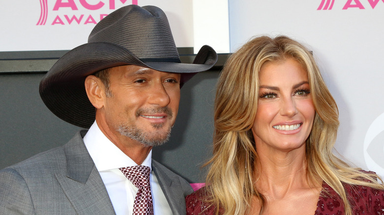 Tim McGraw and Faith Hill smile 