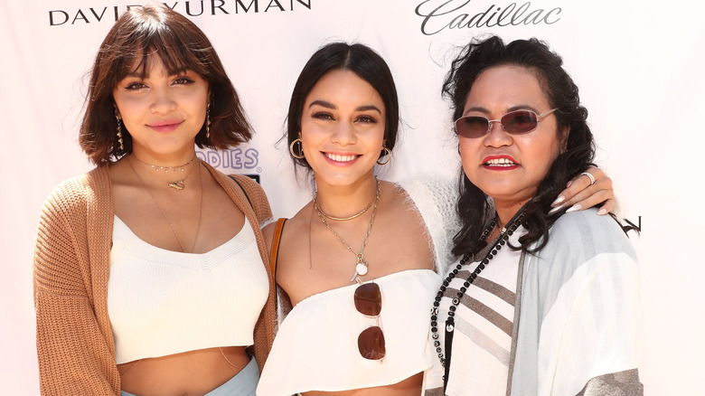 Vanessa Hudgens, Stella Hudgens, and Gina Guangco smiling