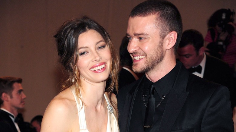 Jessica Biel and Justin Timberlake smiling