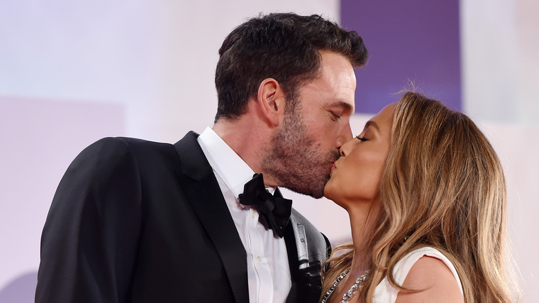 Ben Affleck and Jennifer Lopez kissing