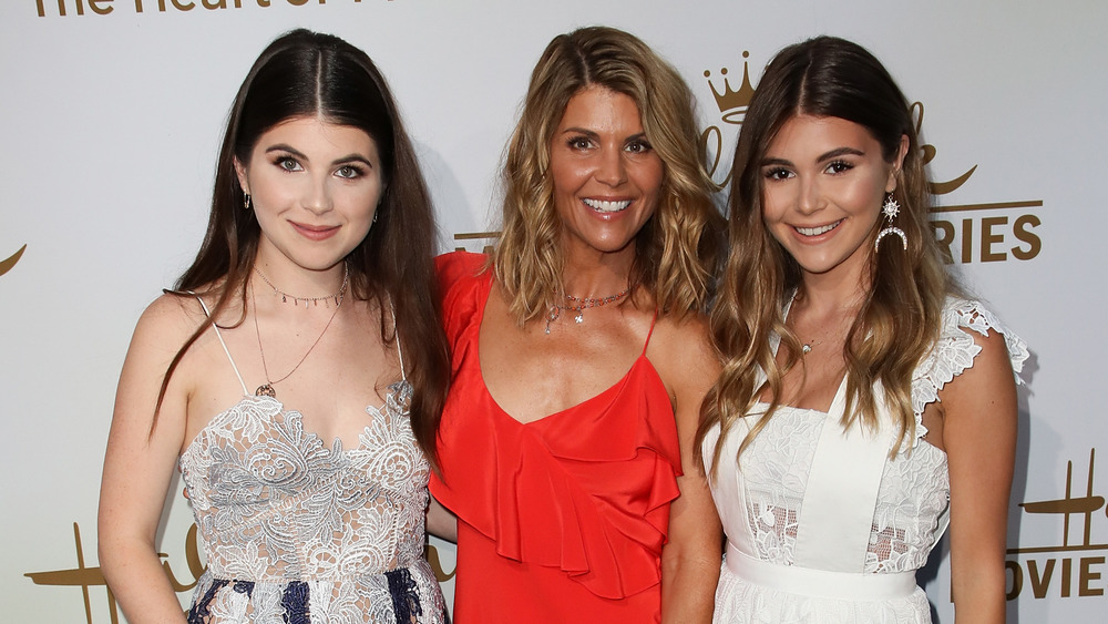 Isabella Rose Giannulli, Lori Loughlin, Olivia Jade Giannulli