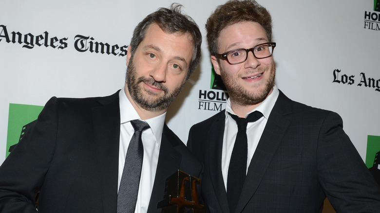 Judd Apatow and actor Seth Rogen pose with the Hollywood Comedy Award in 2012