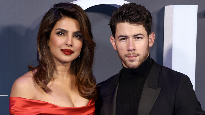 Priyanka Chopra and Nick Jonas posing