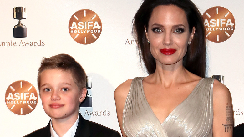 Shiloh Jolie-Pitt, Angelina Jolie posing