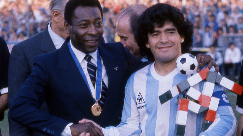 Pelé with his arm around Diego Maradona