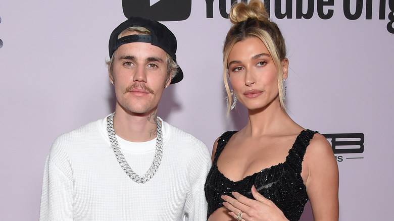 Justin Bieber and Hailey Baldwin posing