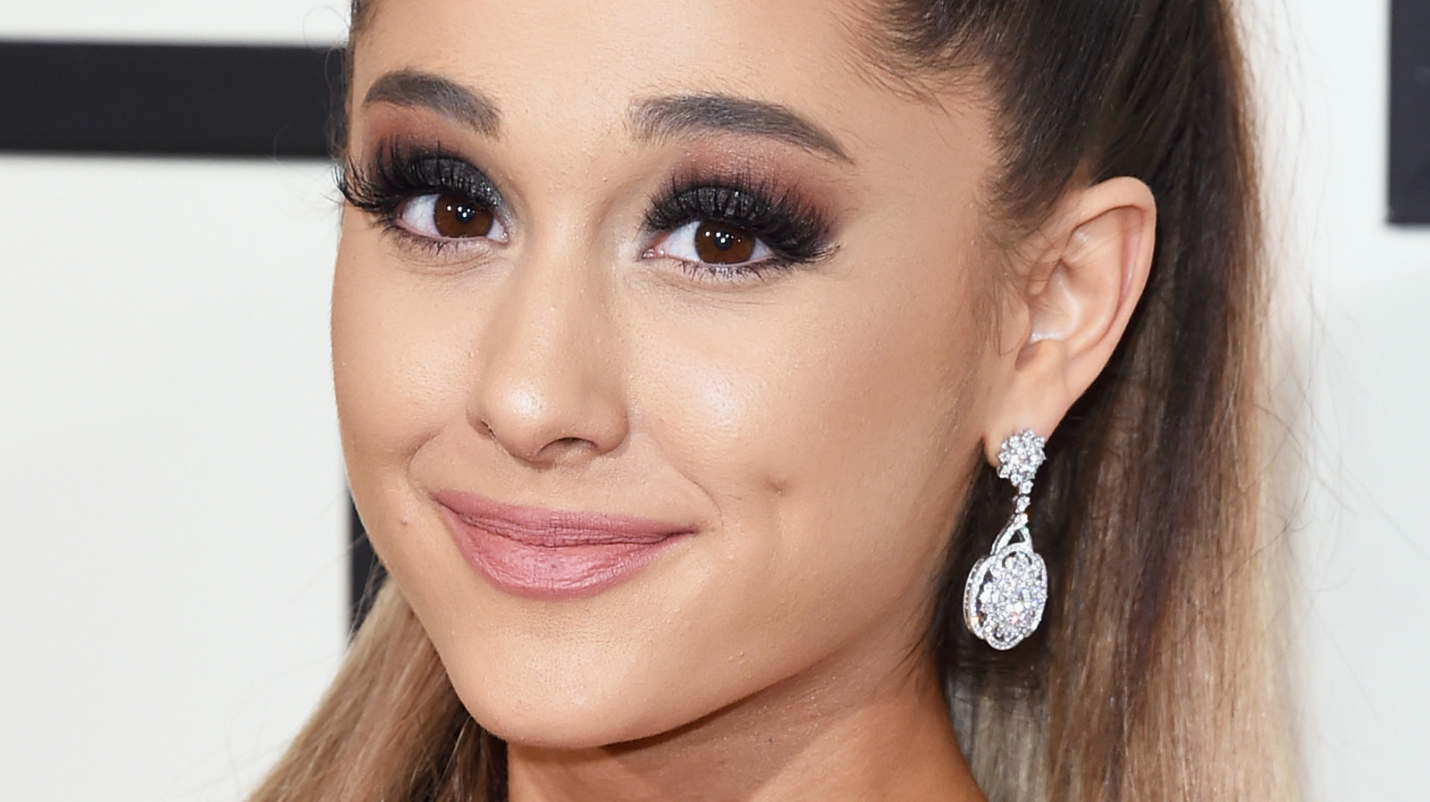 How Tall Is Ariana Grande? Internewscast