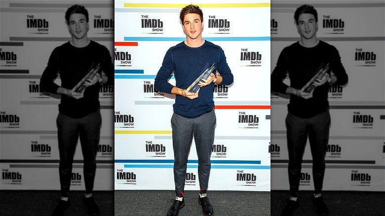 Jacob Elordi holding award