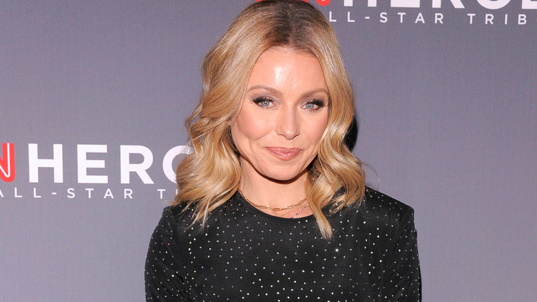 Kelly Ripa posing 