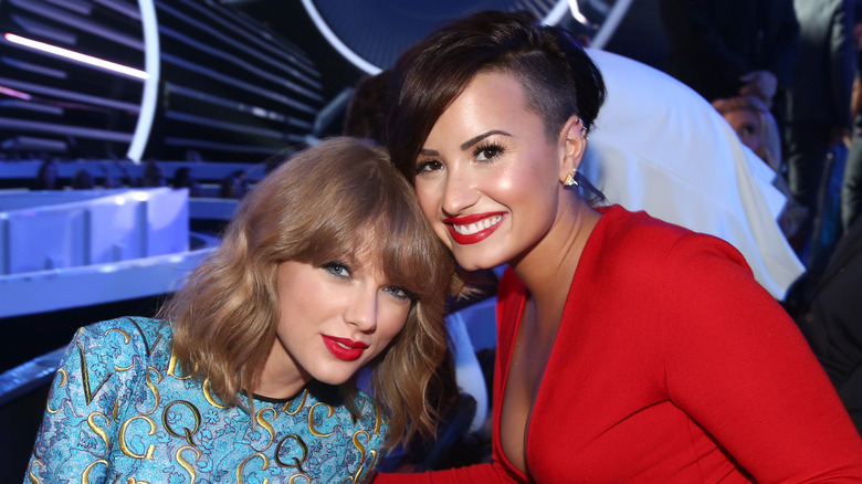 Taylor Swift and Demi Lovato posing together