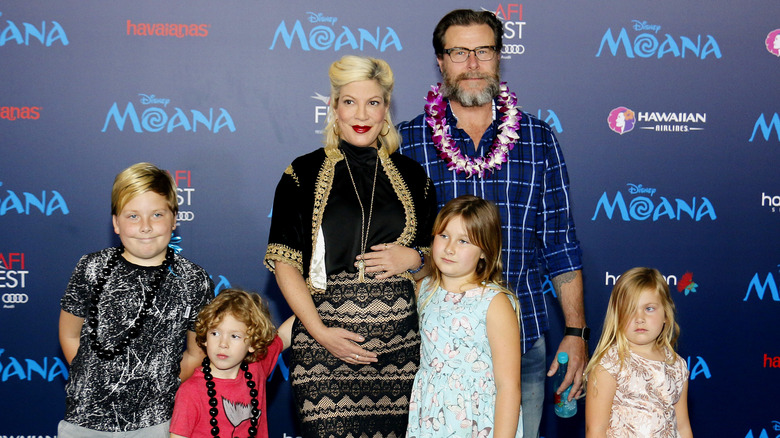 Tori Spelling with Dean McDermott and kids
