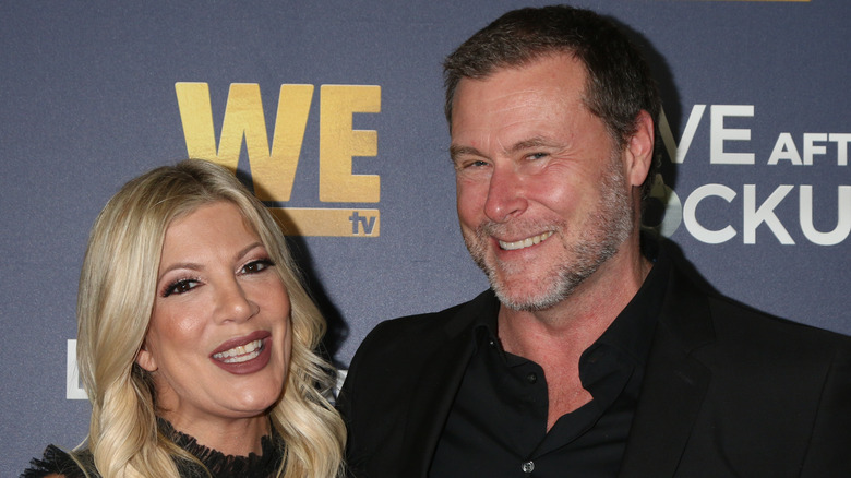 Tori Spelling Dean McDermott smiling