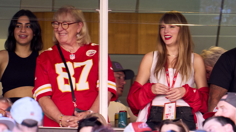 Taylor Swift and Donna Kelce in the box at Arrowhead Stadium