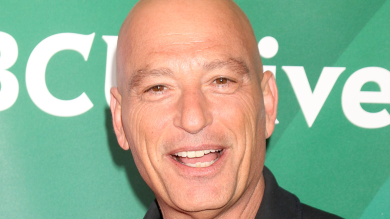 Howie Mandel posing for cameras