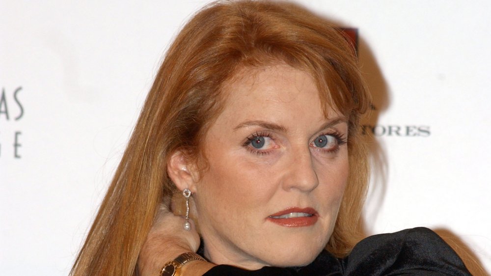 Sarah Ferguson at photography exhibition about Spanish celebrities benefitting UNICEF in 2001