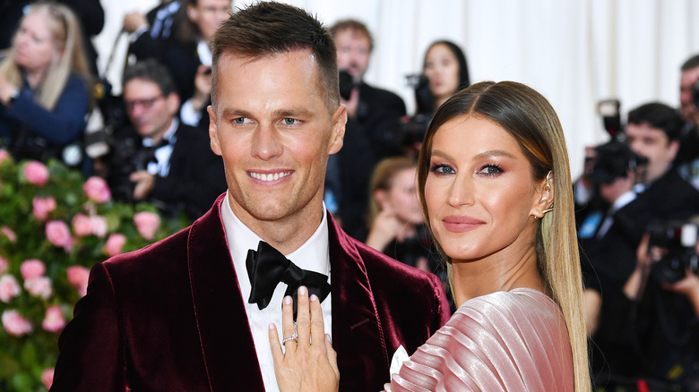 Tom Brady and Gisele Bündchen posing