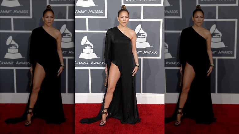 Jennifer Lopez gives a smouldering look on the red carpet