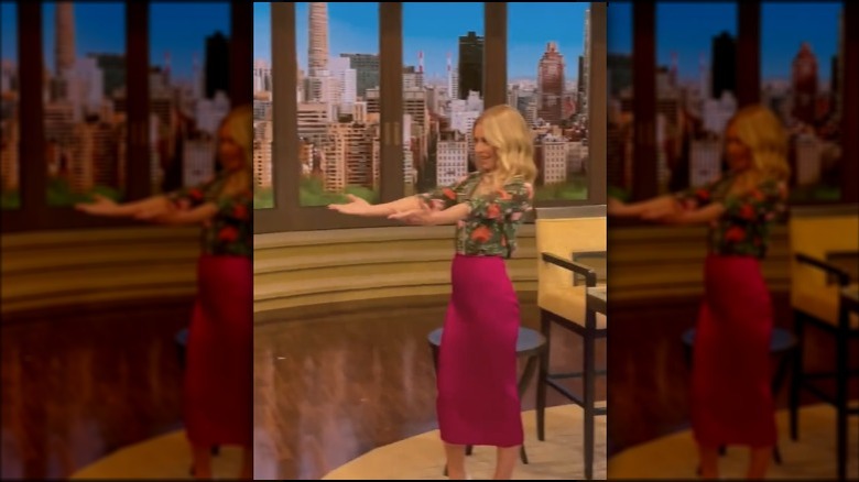 Kelly Ripa in pink skirt