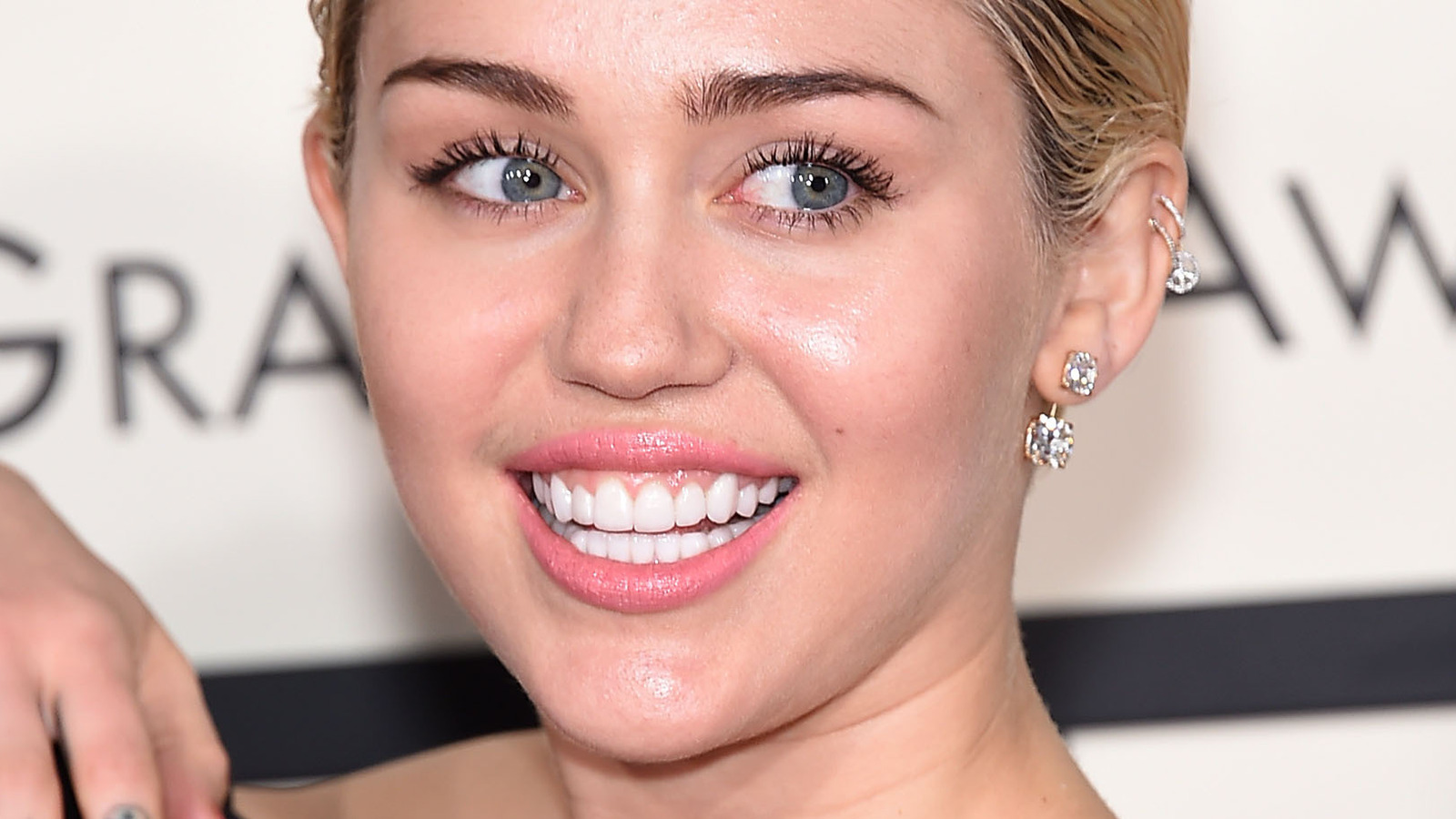 1600px x 900px - Inappropriate Outfits Miley Cyrus Has Been Caught Wearing