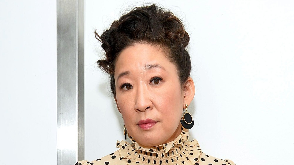 Sandra Oh posing at an event