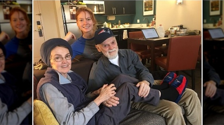 Alicia Witt poses with her parents