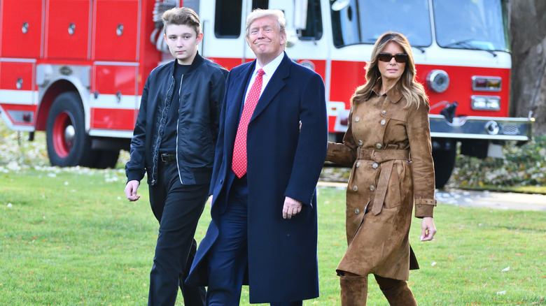 Donald, Melania, and Barron Trump walk the South Lawn 