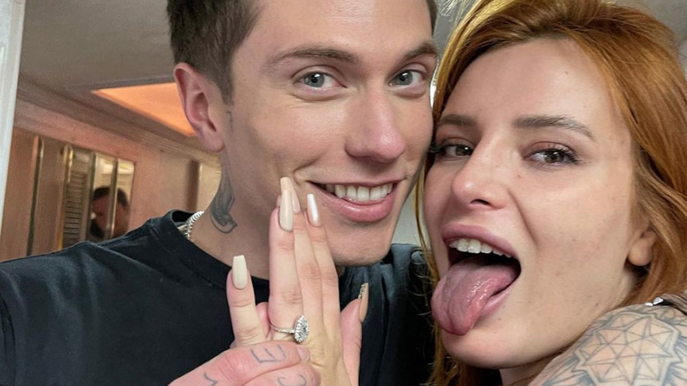 Bella Thorne and Benjamin Mascolo show off her engagement ring