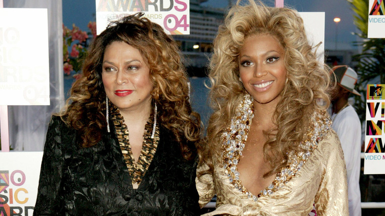 Inside Beyoncés Close Relationship With Her Mom Tina Knowles