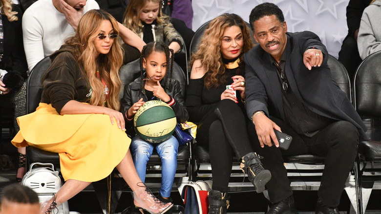 Beyoncé, Blue Ivy, Tina Knowles-Lawson, and Richard Lawson seated