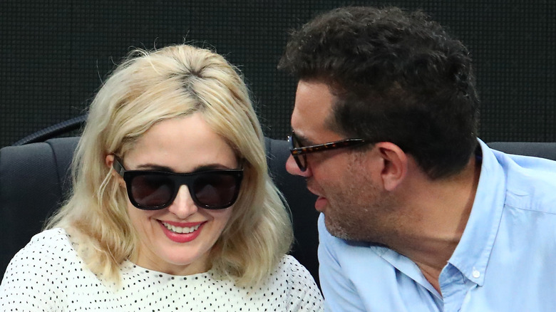 Rose Byrne and Bobby Cannavale wearing sunglasses