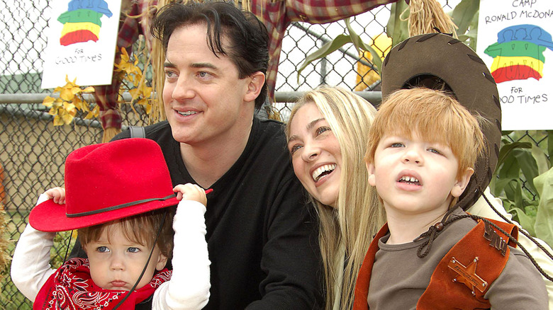 Brendan Fraser, Afton Smith, and their children