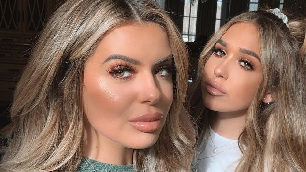 Brielle Biermann and her sister Ariana pose for a selfie