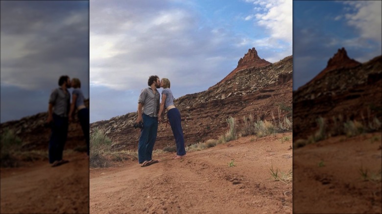 Jessy Schram, Sterling Taylor kissing