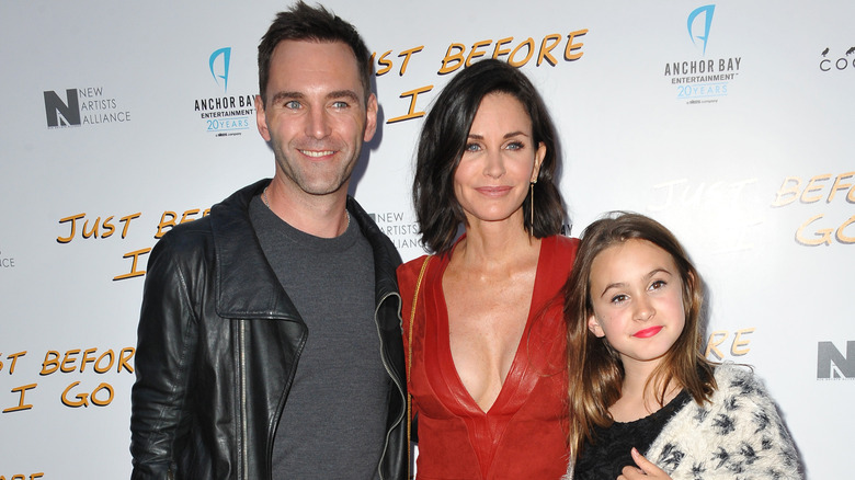 Johnny McDaid and Courteney Cox pose with Coco Arquette