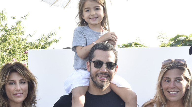 David Blaine and his daughter on his shoulders 