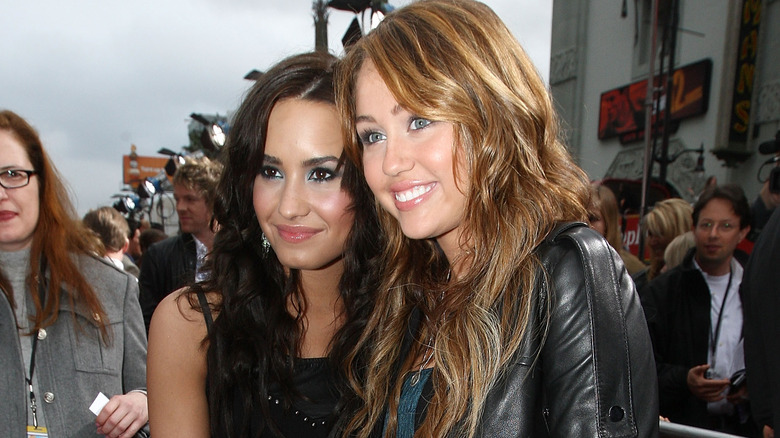 Demi Lovato and Miley Cyrus posing