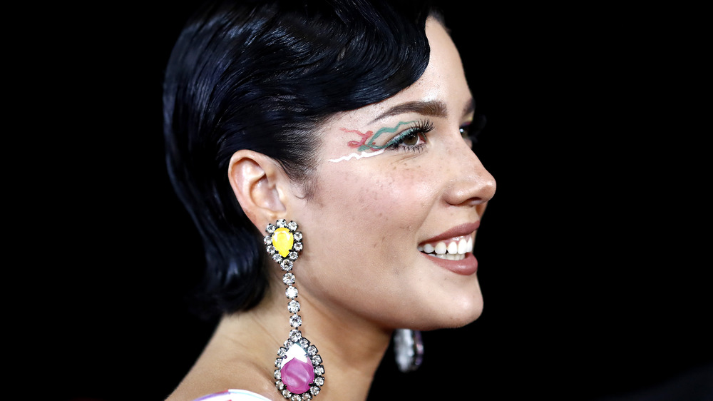 Halsey wears bold eyeliner and smiles on the red carpet