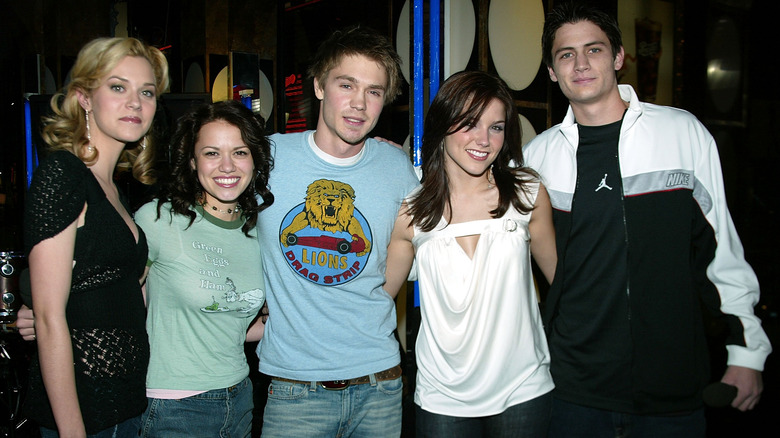 The "One Tree Hill" cast poses for a picture