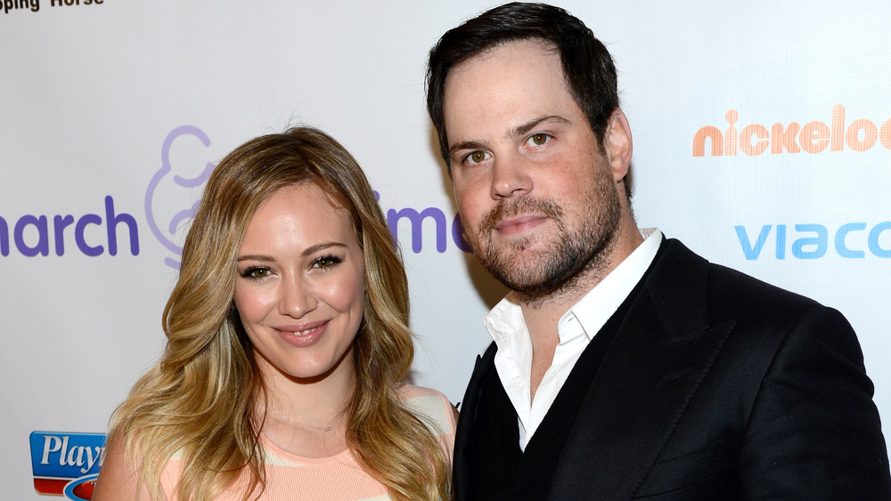 Hilary Duff and Mike Comrie posing together