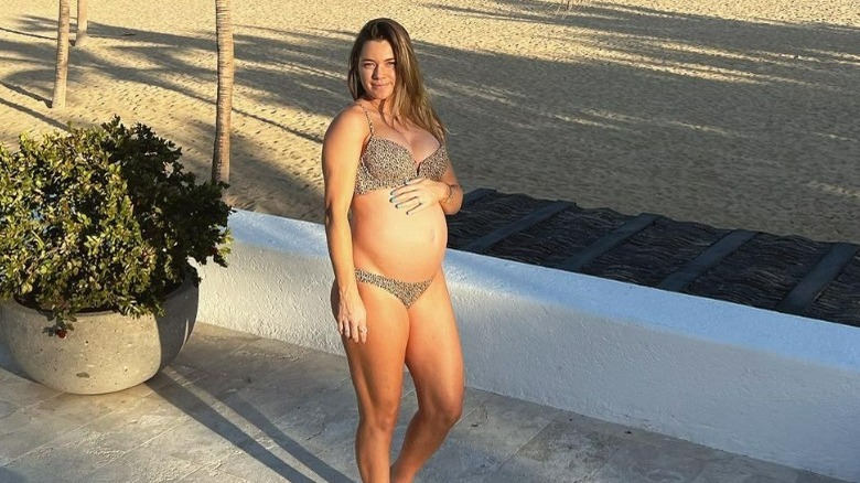 Kealia Watt pregnant in bikini
