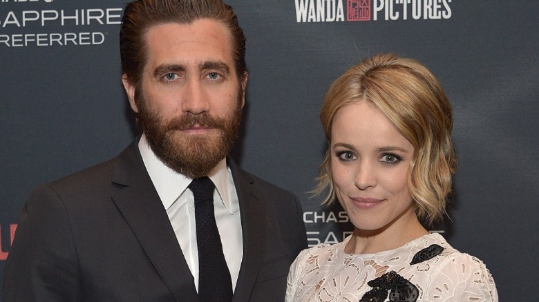 Jake Gyllenhaal and Rachel McAdams posing