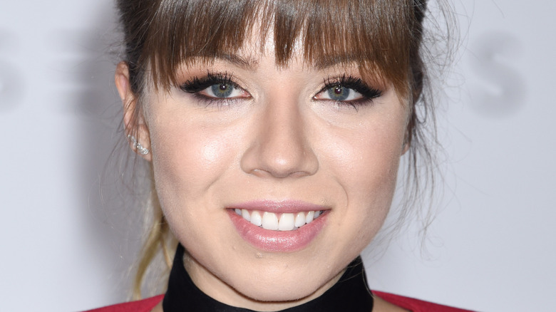 Jennette McCurdy smiling